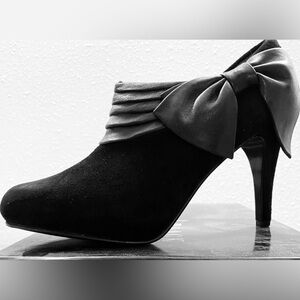 WHBM - nearly new condition. size 6.5